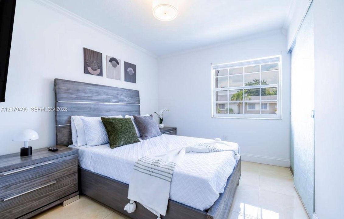 For Rent: $5,000 (3 beds, 2 baths, 1350 Square Feet)