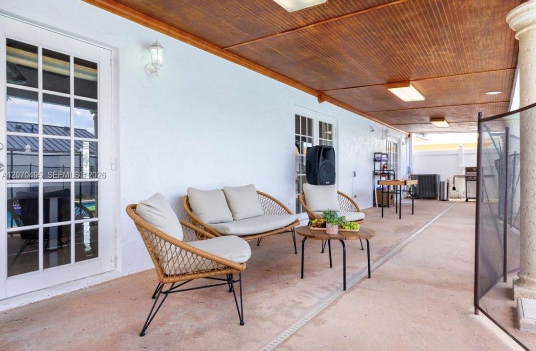 For Rent: $5,000 (3 beds, 2 baths, 1350 Square Feet)