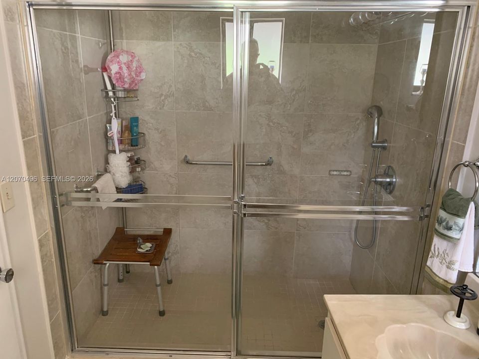 For Rent: $4,100 (4 beds, 2 baths, 1712 Square Feet)