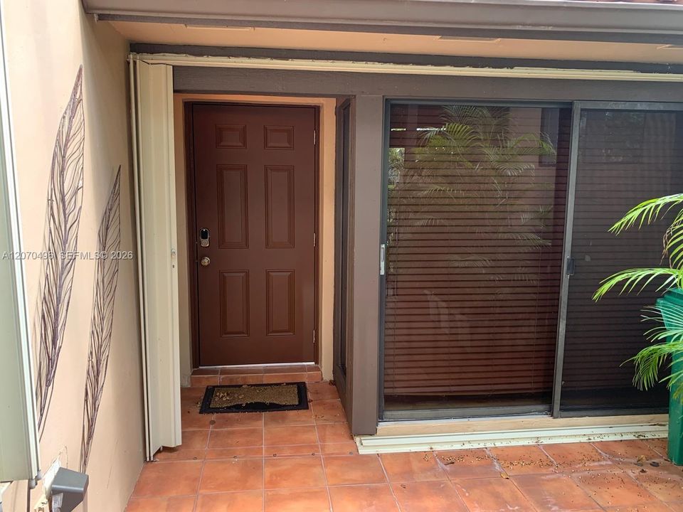 For Rent: $4,100 (4 beds, 2 baths, 1712 Square Feet)