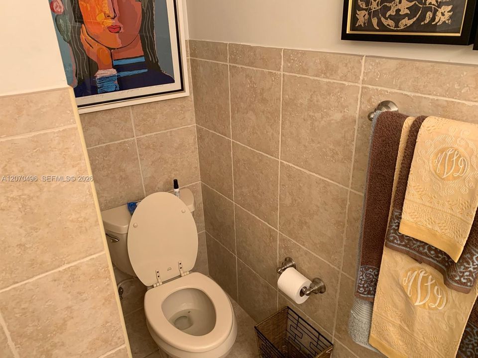 For Rent: $4,100 (4 beds, 2 baths, 1712 Square Feet)