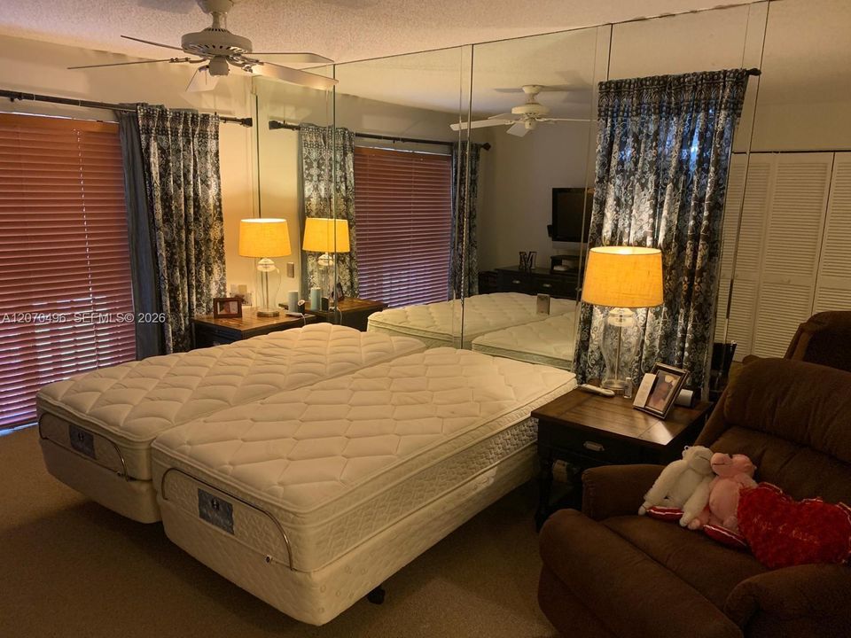 For Rent: $4,100 (4 beds, 2 baths, 1712 Square Feet)