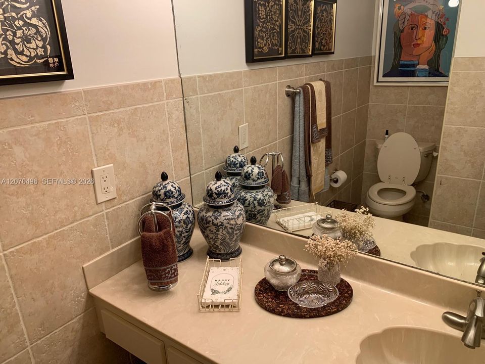 For Rent: $4,100 (4 beds, 2 baths, 1712 Square Feet)