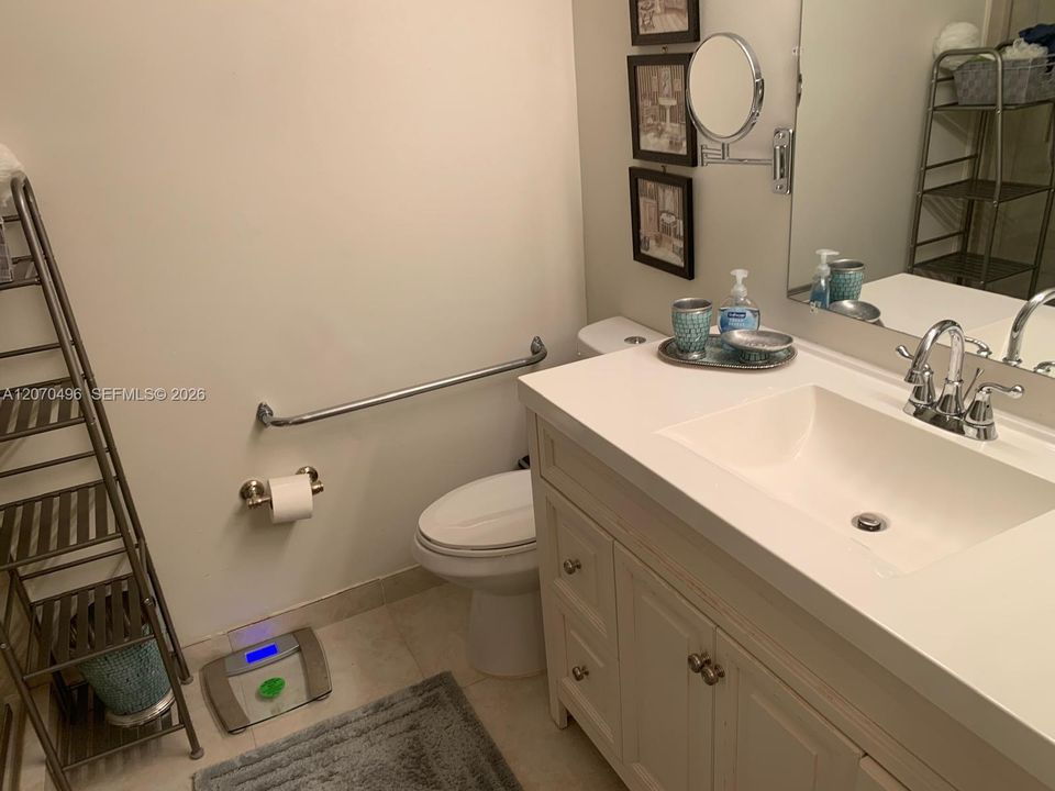 For Rent: $4,100 (4 beds, 2 baths, 1712 Square Feet)