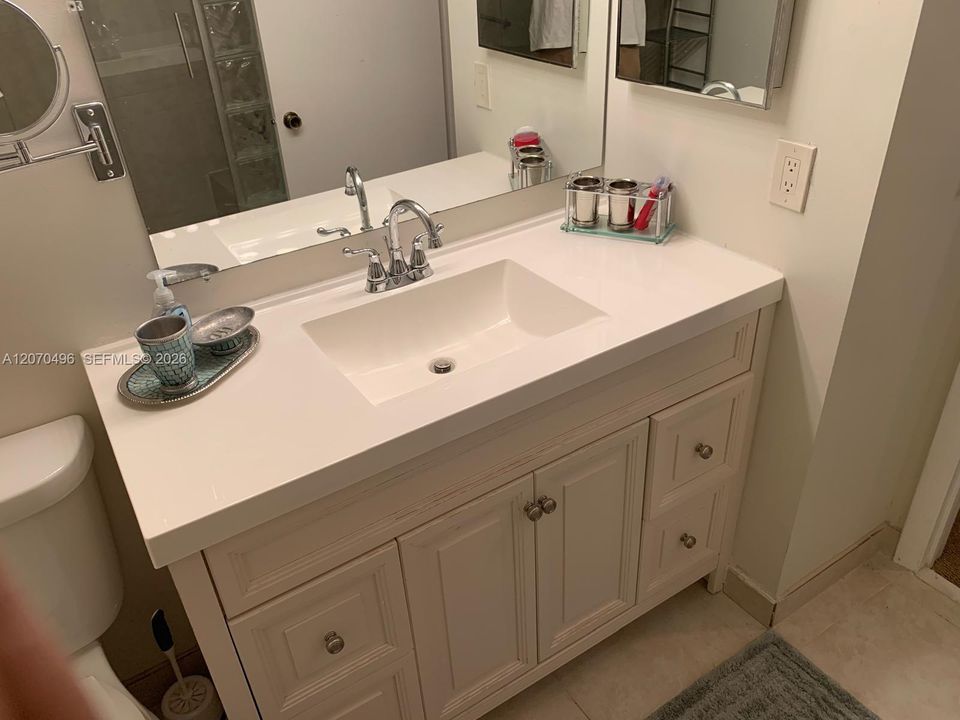 For Rent: $4,100 (4 beds, 2 baths, 1712 Square Feet)