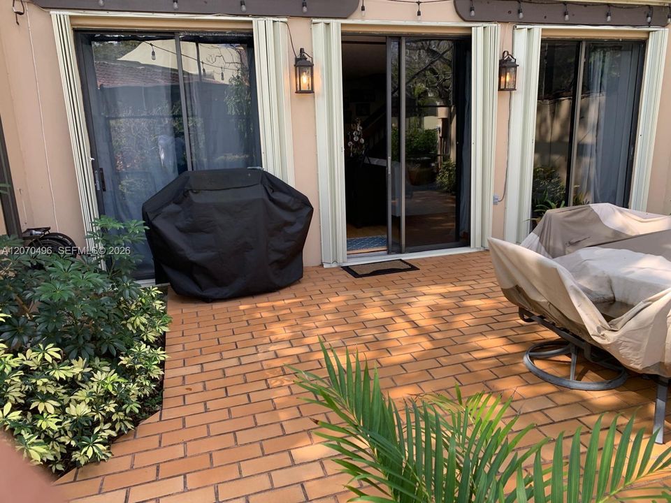 For Rent: $4,100 (4 beds, 2 baths, 1712 Square Feet)