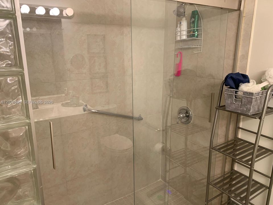 For Rent: $4,100 (4 beds, 2 baths, 1712 Square Feet)