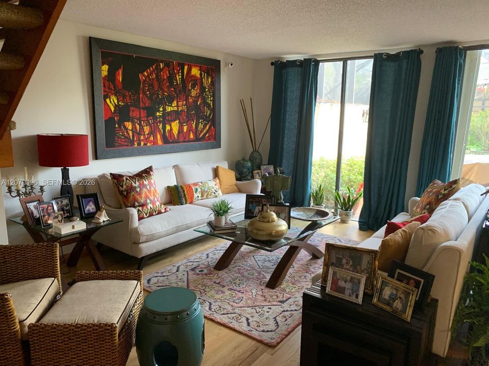For Rent: $4,100 (4 beds, 2 baths, 1712 Square Feet)
