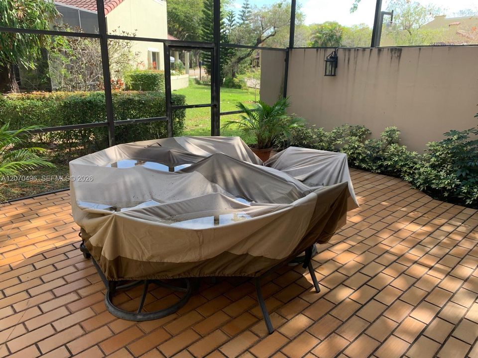 For Rent: $4,100 (4 beds, 2 baths, 1712 Square Feet)