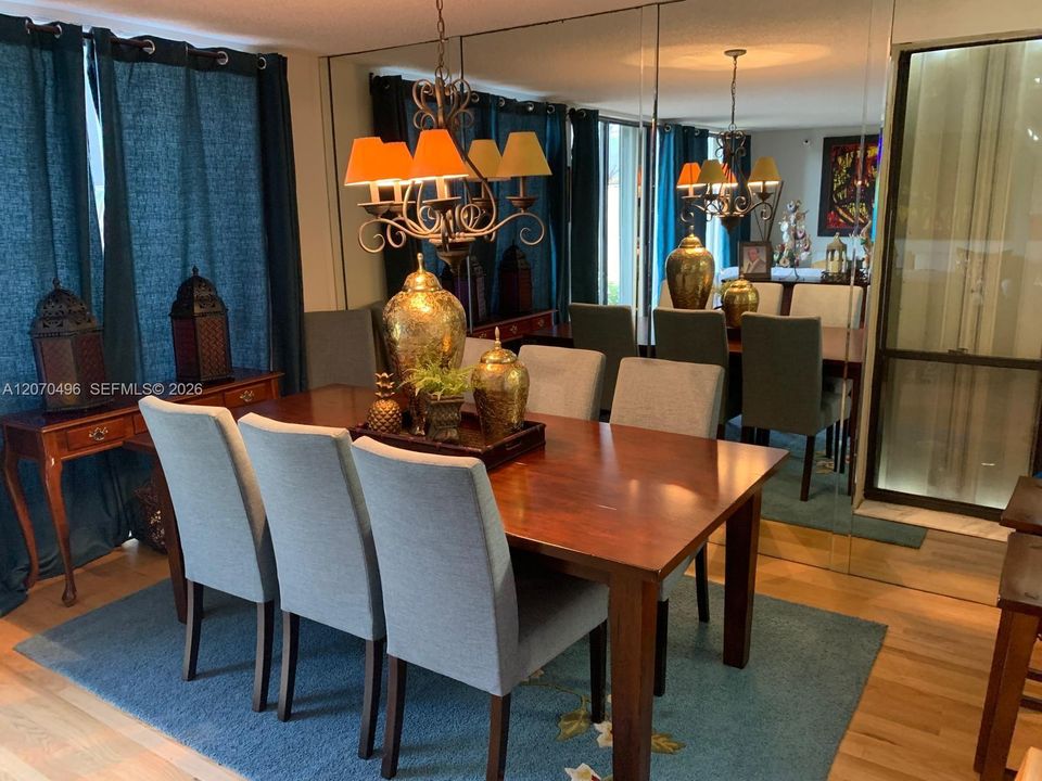 For Rent: $4,100 (4 beds, 2 baths, 1712 Square Feet)