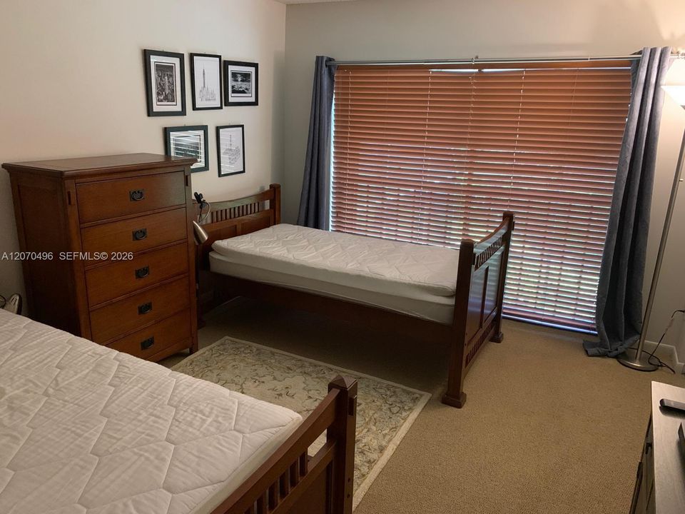For Rent: $4,100 (4 beds, 2 baths, 1712 Square Feet)