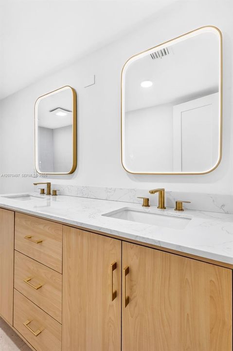 For Sale: $768,000 (2 beds, 2 baths, 1521 Square Feet)