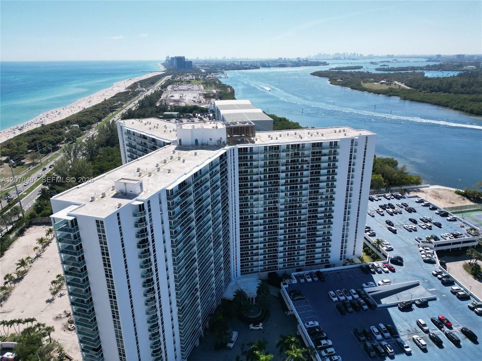 For Sale: $768,000 (2 beds, 2 baths, 1521 Square Feet)