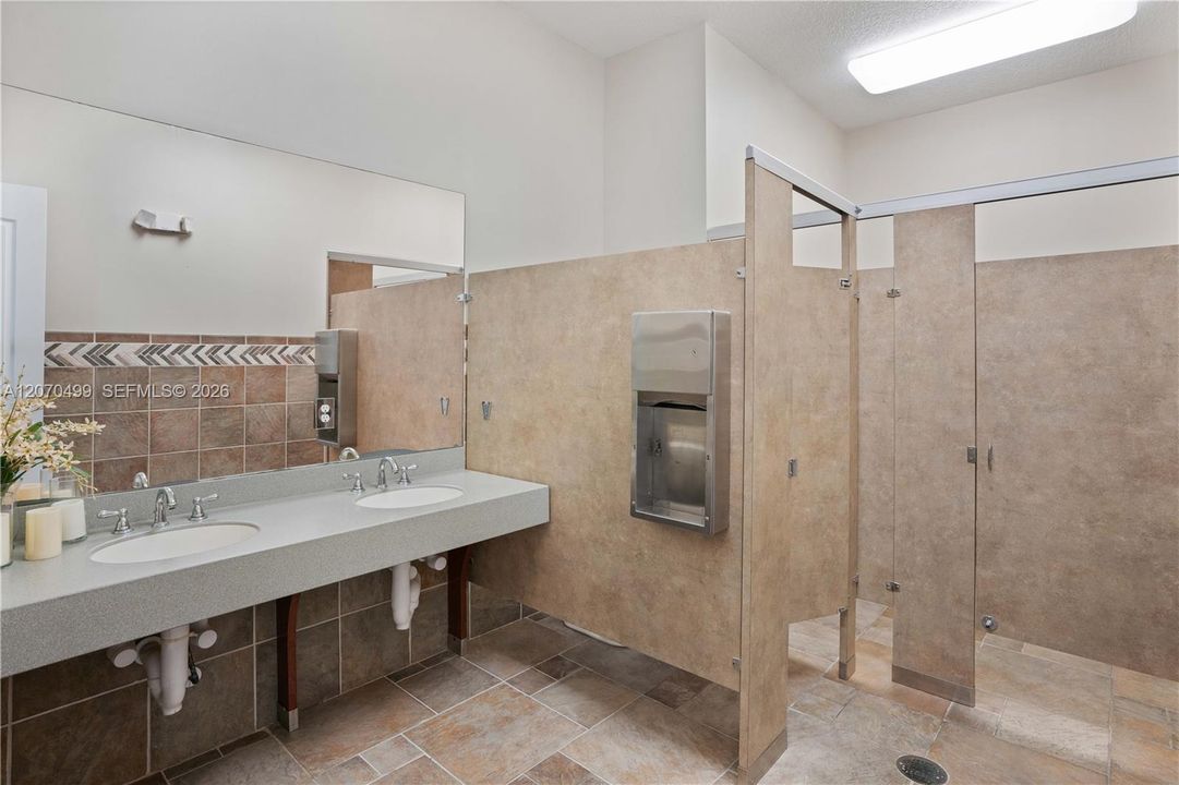 En Venta: $2,600,000 (5 camas, 4 baños, 3944 Pies cuadrados)