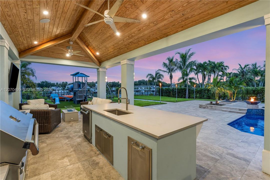 En Venta: $2,600,000 (5 camas, 4 baños, 3944 Pies cuadrados)