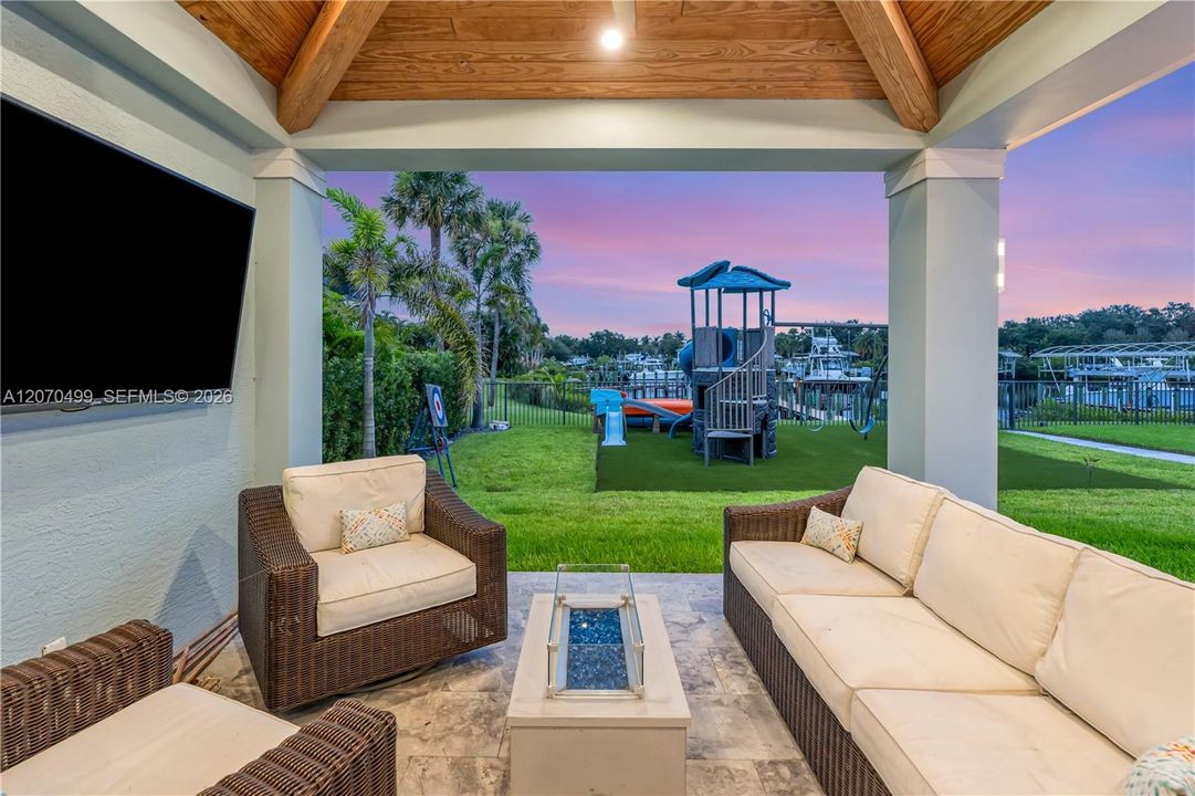 En Venta: $2,600,000 (5 camas, 4 baños, 3944 Pies cuadrados)