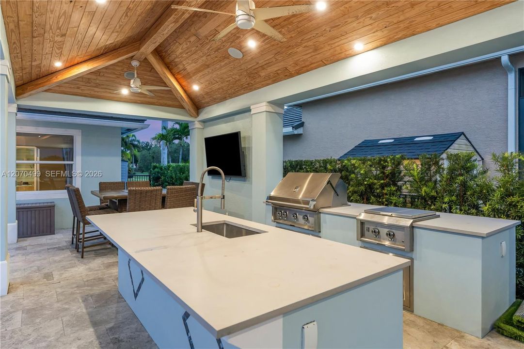 En Venta: $2,600,000 (5 camas, 4 baños, 3944 Pies cuadrados)
