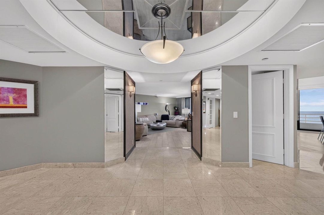 Foyer / Entry