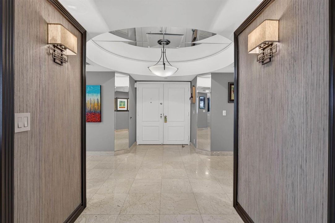Foyer / Entry
