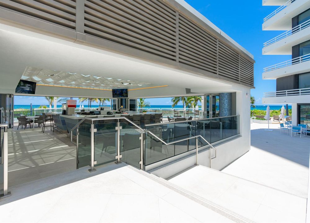 Pool Patio Bar 1