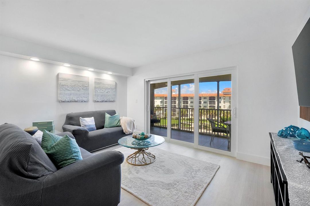 2871 N Ocean Blvd u406_045