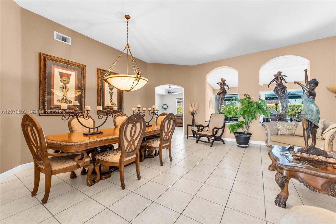 For Sale: $1,100,000 (4 beds, 3 baths, 2736 Square Feet)