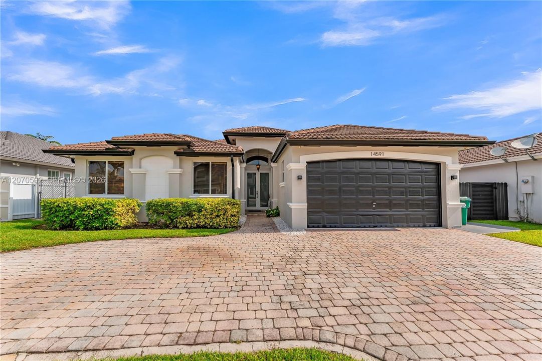 For Sale: $1,100,000 (4 beds, 3 baths, 2736 Square Feet)