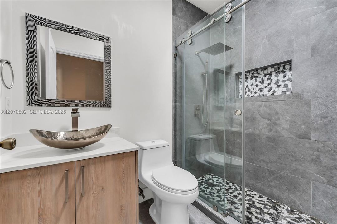 For Sale: $1,100,000 (4 beds, 3 baths, 2736 Square Feet)