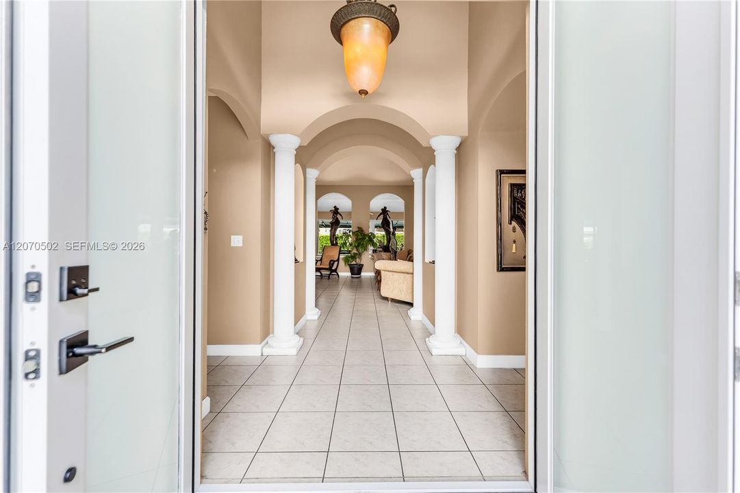 For Sale: $1,100,000 (4 beds, 3 baths, 2736 Square Feet)