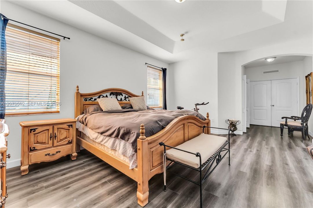 For Sale: $1,100,000 (4 beds, 3 baths, 2736 Square Feet)