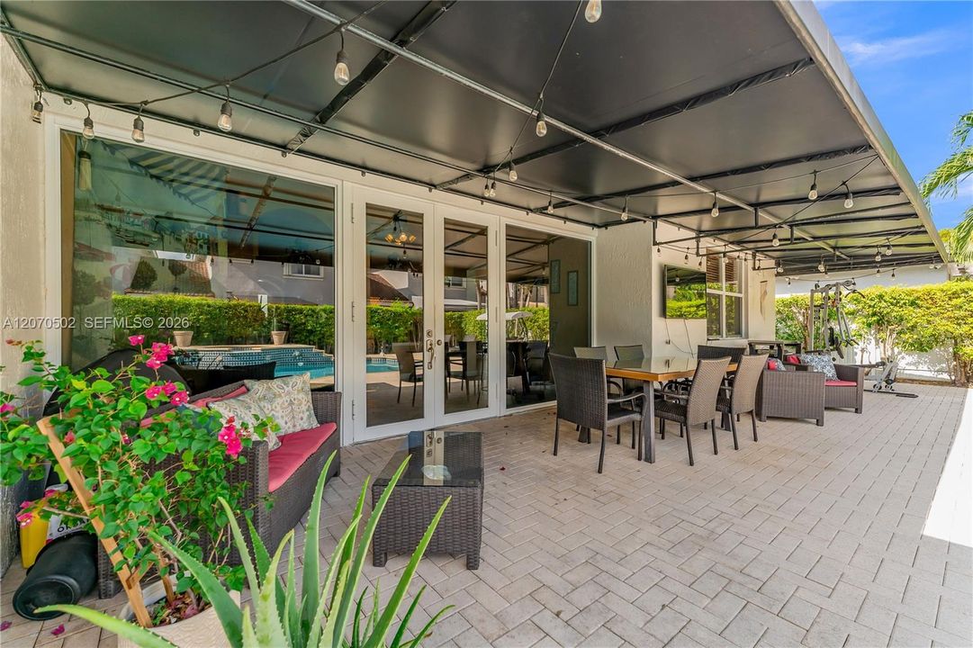 For Sale: $1,100,000 (4 beds, 3 baths, 2736 Square Feet)