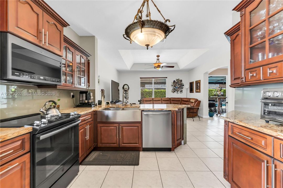 For Sale: $1,100,000 (4 beds, 3 baths, 2736 Square Feet)