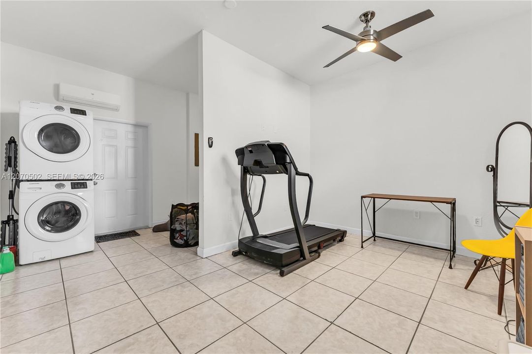 For Sale: $1,100,000 (4 beds, 3 baths, 2736 Square Feet)