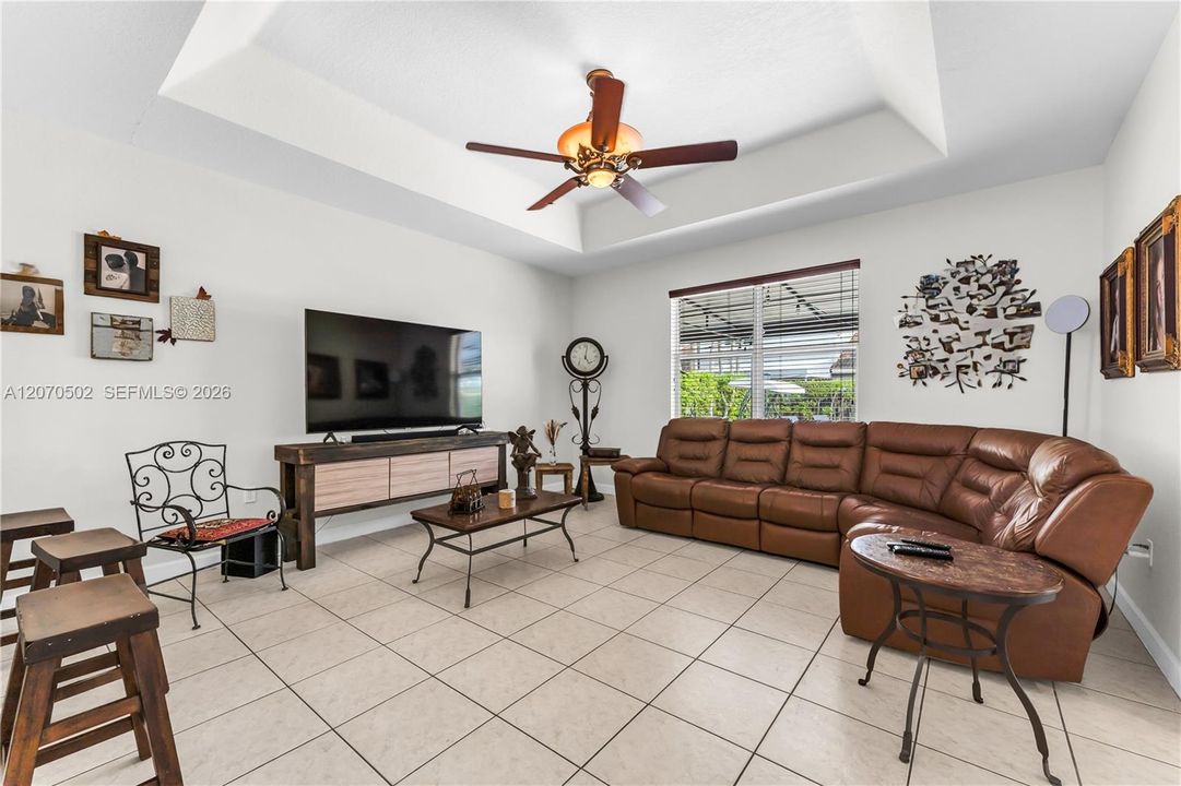 For Sale: $1,100,000 (4 beds, 3 baths, 2736 Square Feet)