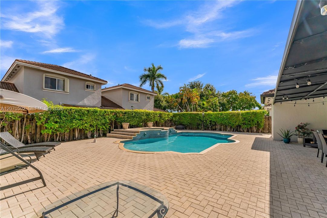 For Sale: $1,100,000 (4 beds, 3 baths, 2736 Square Feet)