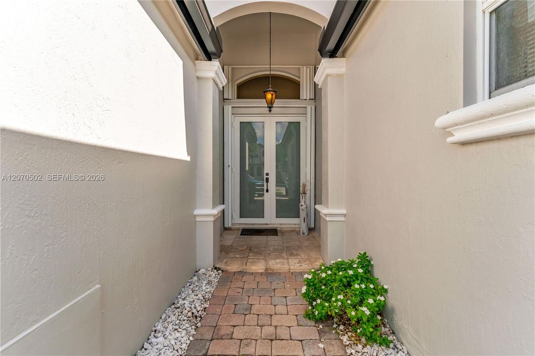 For Sale: $1,100,000 (4 beds, 3 baths, 2736 Square Feet)