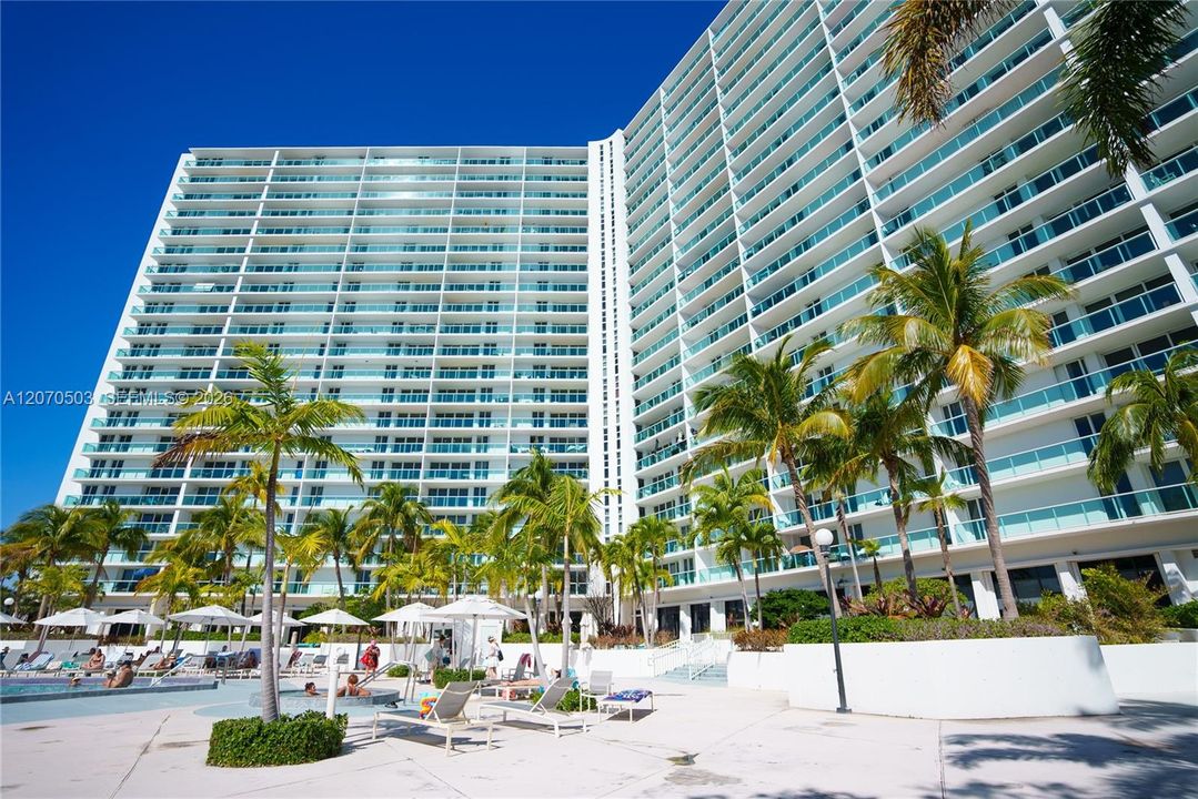 For Rent: $5,000 (2 beds, 2 baths, 1521 Square Feet)