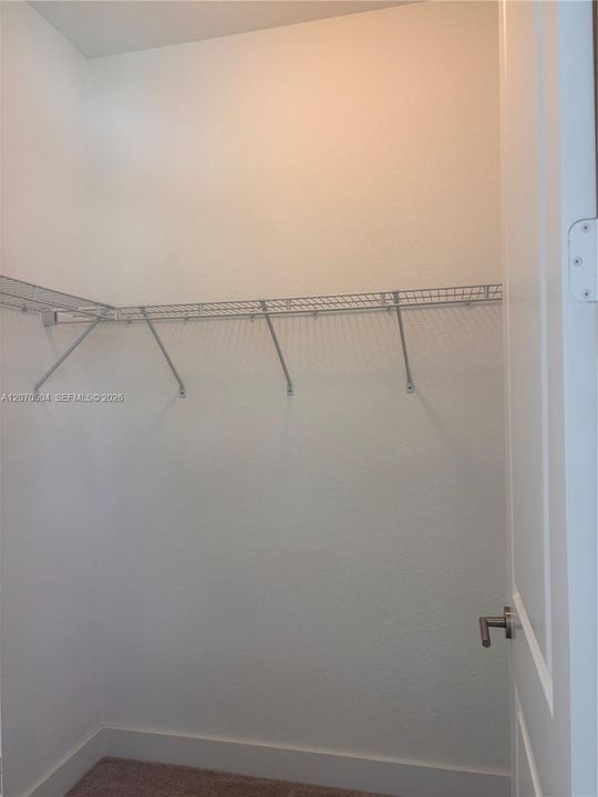 For Rent: $1,800 (1 beds, 1 baths, 2761 Square Feet)