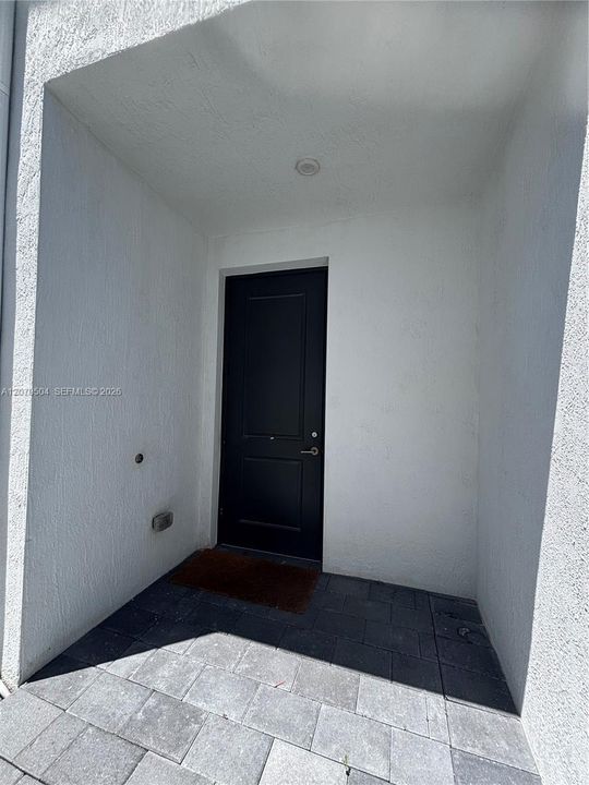 For Rent: $1,800 (1 beds, 1 baths, 2761 Square Feet)
