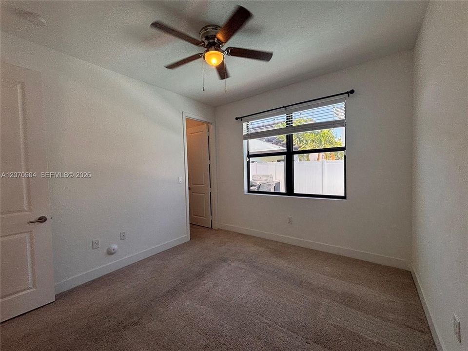 For Rent: $1,800 (1 beds, 1 baths, 2761 Square Feet)