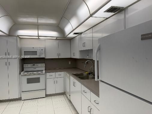 For Sale: $569,000 (2 beds, 2 baths, 1350 Square Feet)