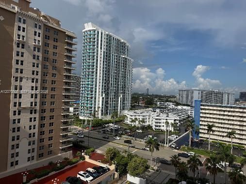 For Sale: $569,000 (2 beds, 2 baths, 1350 Square Feet)