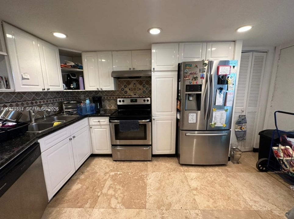 For Rent: $2,300 (2 beds, 2 baths, 1315 Square Feet)