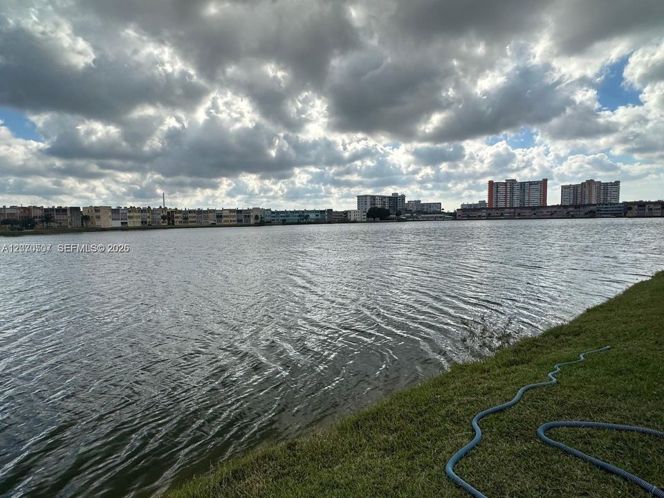 For Rent: $2,300 (2 beds, 2 baths, 1315 Square Feet)