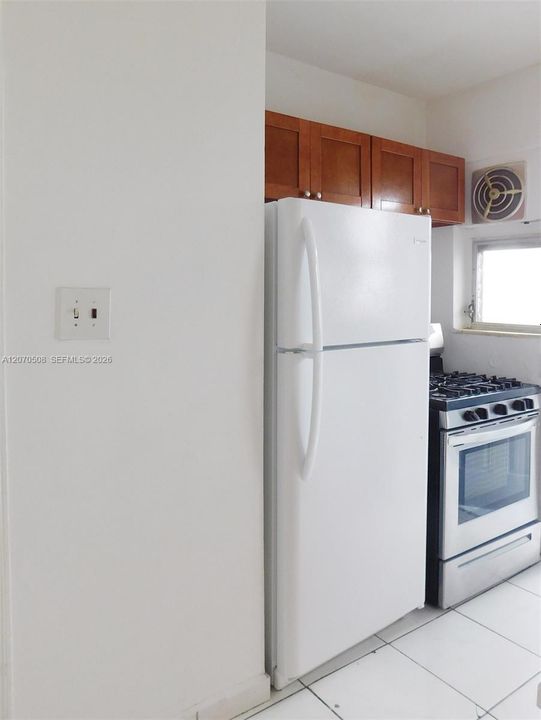 For Rent: $1,950 (2 beds, 1 baths, 899 Square Feet)