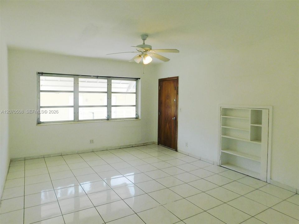 For Rent: $1,950 (2 beds, 1 baths, 899 Square Feet)