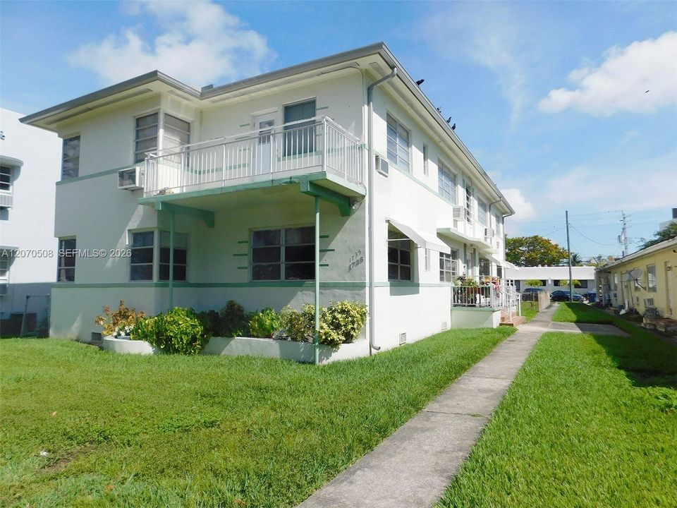 For Rent: $1,950 (2 beds, 1 baths, 899 Square Feet)