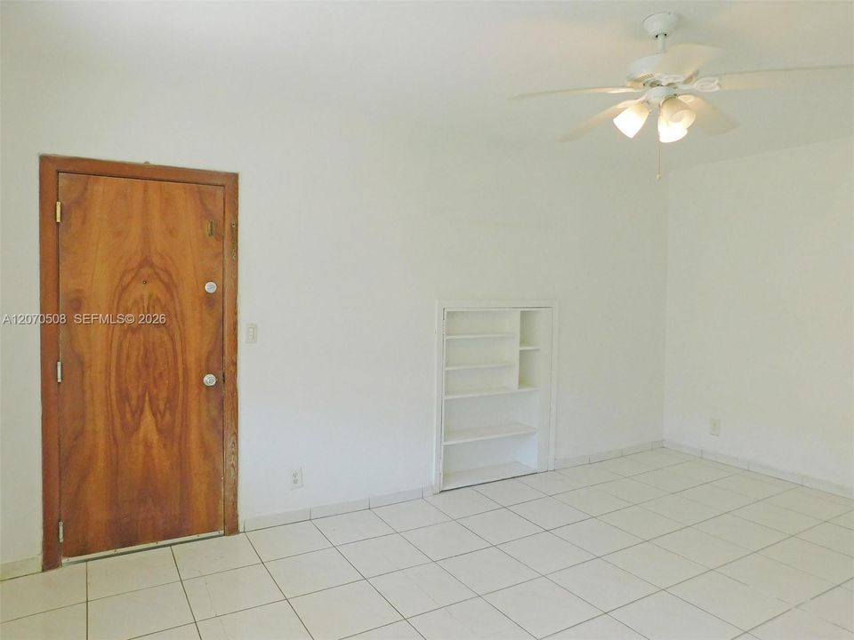 For Rent: $1,950 (2 beds, 1 baths, 899 Square Feet)