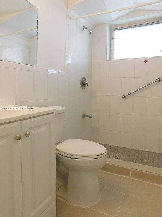 For Rent: $1,950 (2 beds, 1 baths, 899 Square Feet)