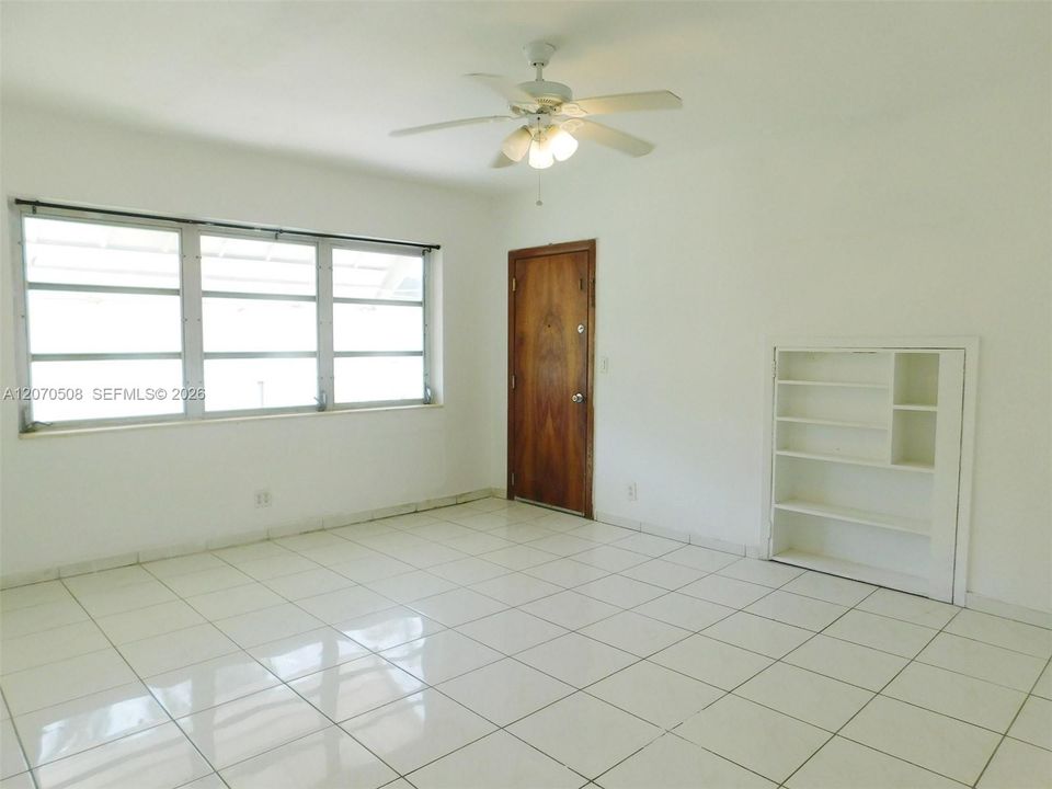 For Rent: $1,950 (2 beds, 1 baths, 899 Square Feet)